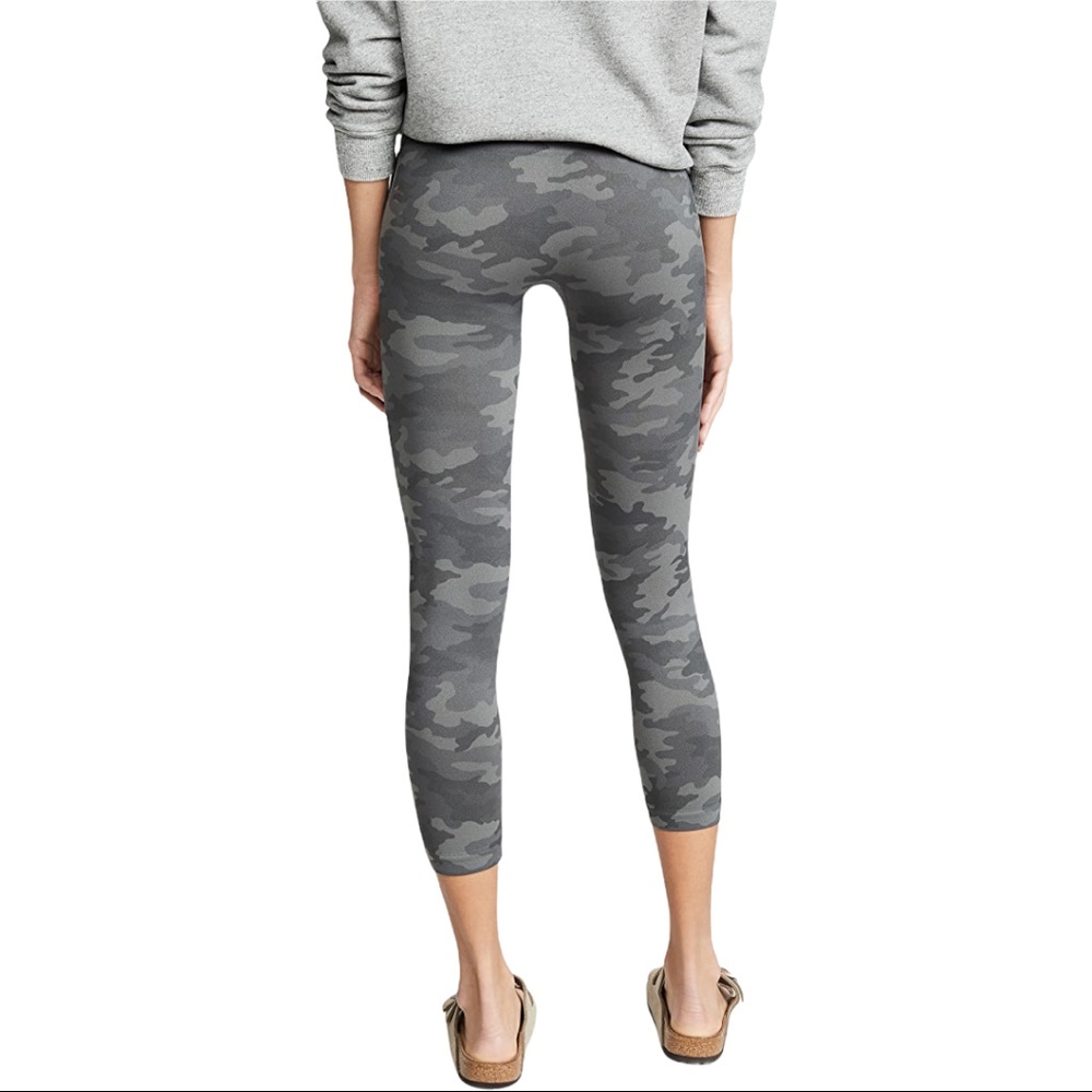 Spanx Cropped Look At Me Now Seamless Leggings in Sage Camo SZ Large - Picture 2 of 12